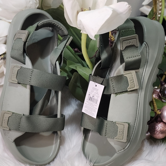 UGG Stratus Sandal shaded Clover Green Strap men’s size 12 BRAND NEW* 1153078